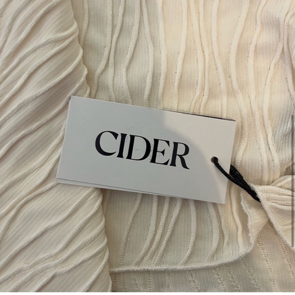 - Cider Textured Bell Sleeve High Neck Top - Picture 4 of 7